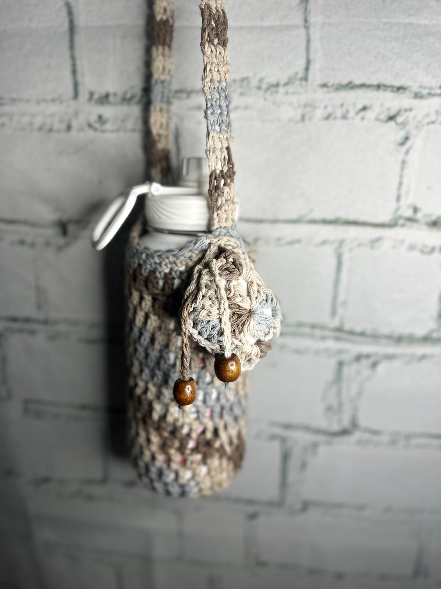 Crochet bottle holder